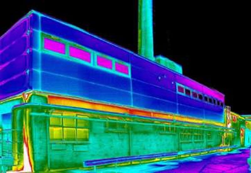 Vista termografica di un edificio ripresa da telecamera termica Dahua — C.A.T. Sistemi di Sicurezza, Torino